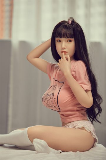 Имайте бюджет за обличане на вашата силиконова секс кукла