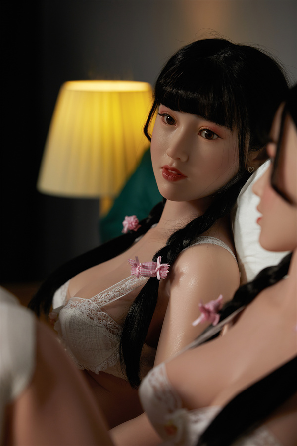 D35022 03 - Bambola del sesso reale collezionata e scoperta di recente